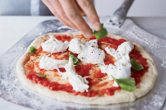 Mozzarella on Pizza: Types, Advantages, Techniques