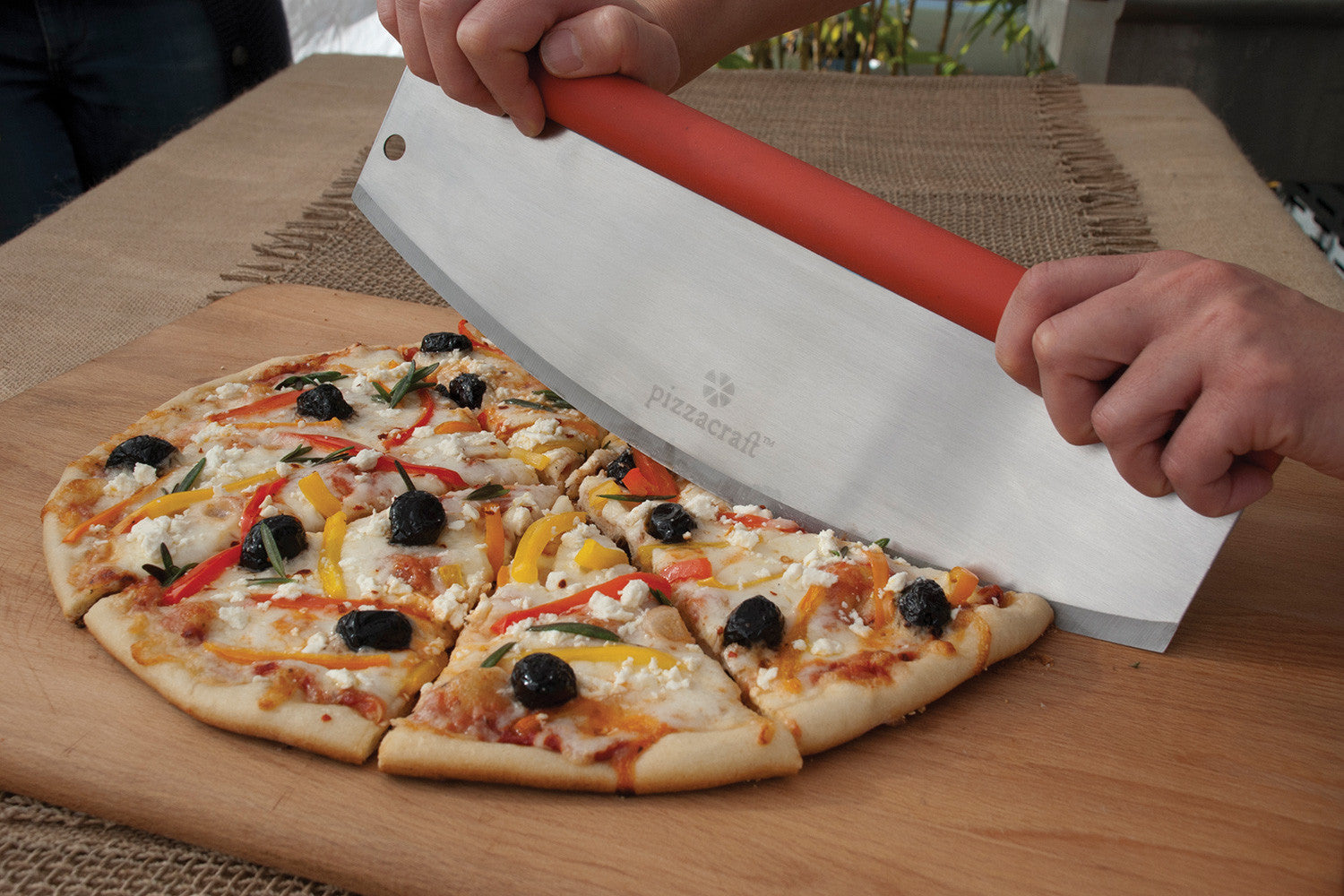 https://www.pizzacraft.com/cdn/shop/products/PC0213-rocking-pizza-cutter-tpr-handle.jpg?v=1445605490